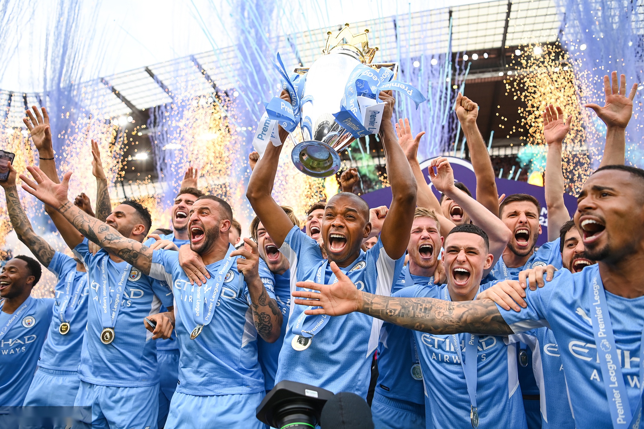 展现出更高 展现出更高